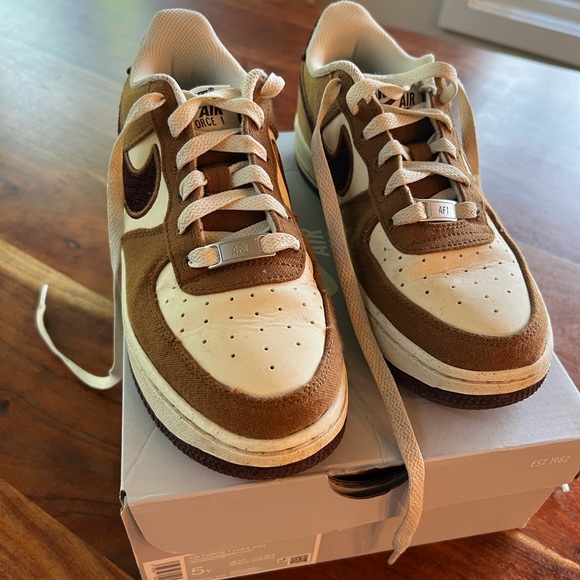 Nike Air Force LV8 GS Brown and Cream Sneakers Classic Low-Top